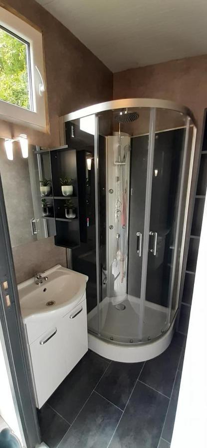 Chalet 2 Landgoedcamping Nienoord In Leek 外观 照片